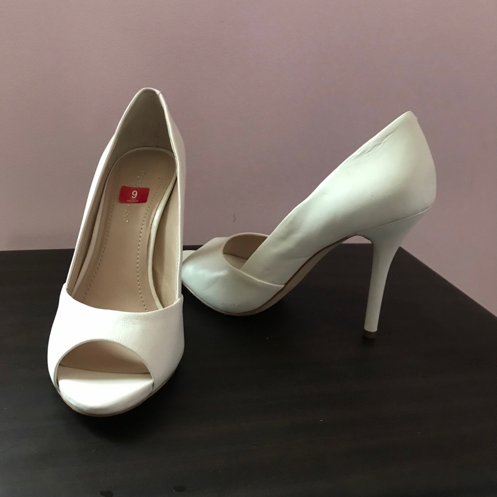 New bcbgeneration white peep toe shoes size 9